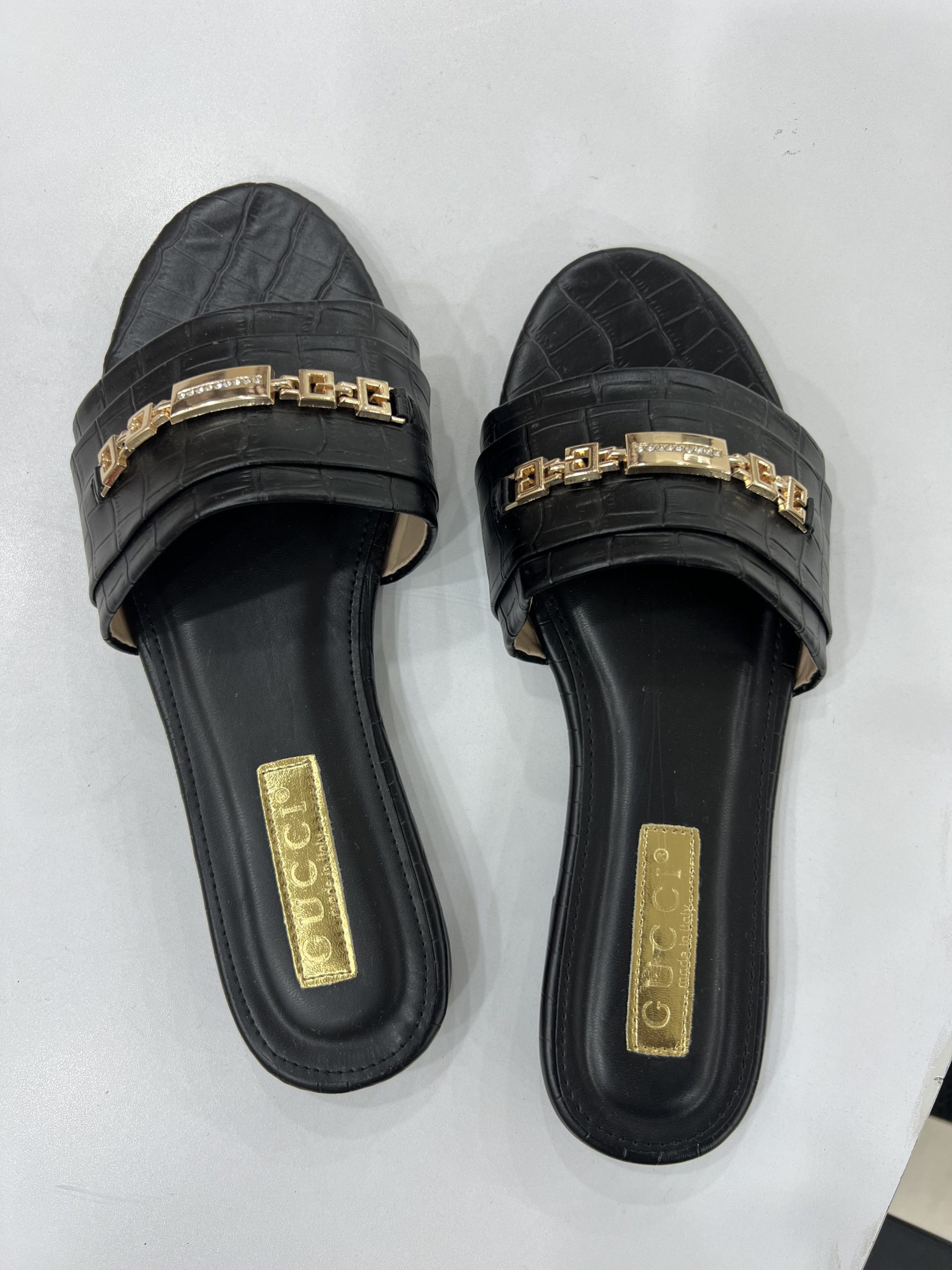 Gucci orders black sandals